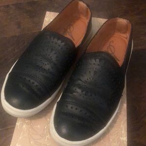 American Rag black shoes! Used very comfortable!
